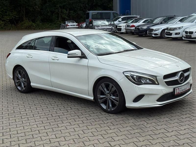Weiß Gebraucht 2017 Mercedes CLA220 Shooting Brake Kombi | 16.990 € (Fairer Preis) - Bild 1/4