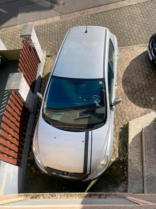 Grau Gebraucht 2003 Peugeot 307 Limousine | 990 € (Fairer Preis) - Bild 1/4
