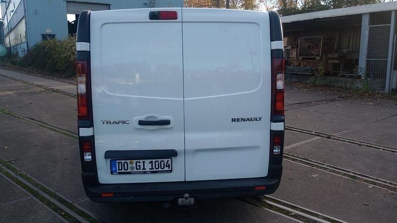 Gebraucht Renault Trafic Komfort 145 PS (106 kW) 2021 Weiß Van / Kleinbus