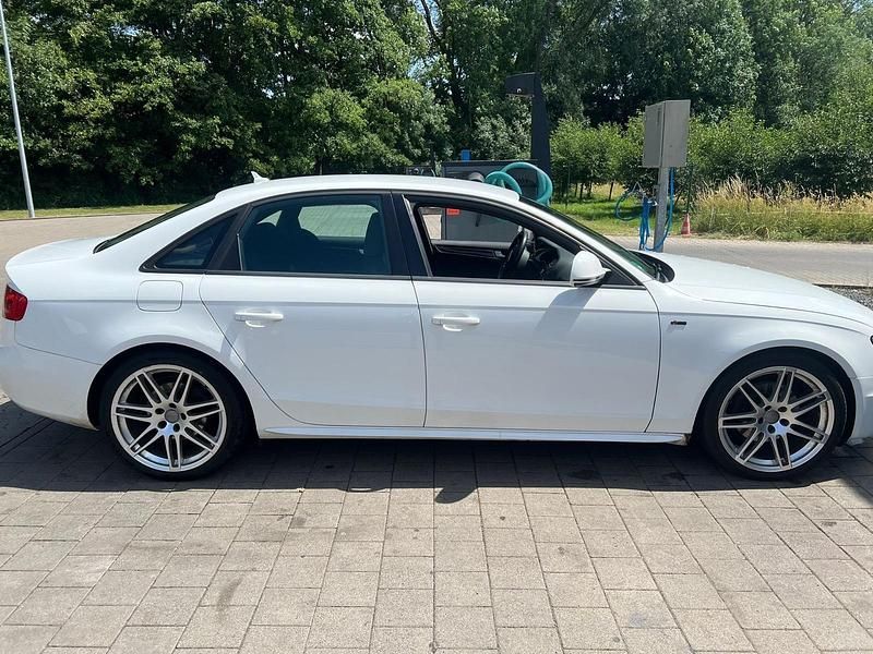 Weiß Gebraucht 2008 Audi A4 S-Line Limousine | 7.900 € (Fairer Preis) - Bild 1/4