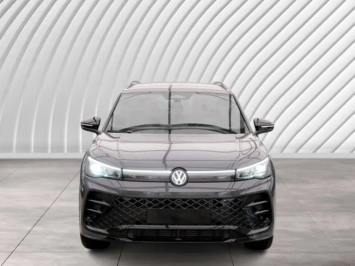 Neu VW Tiguan R-line 150 PS (110 kW) 2026 Delfingrau metallic SUV