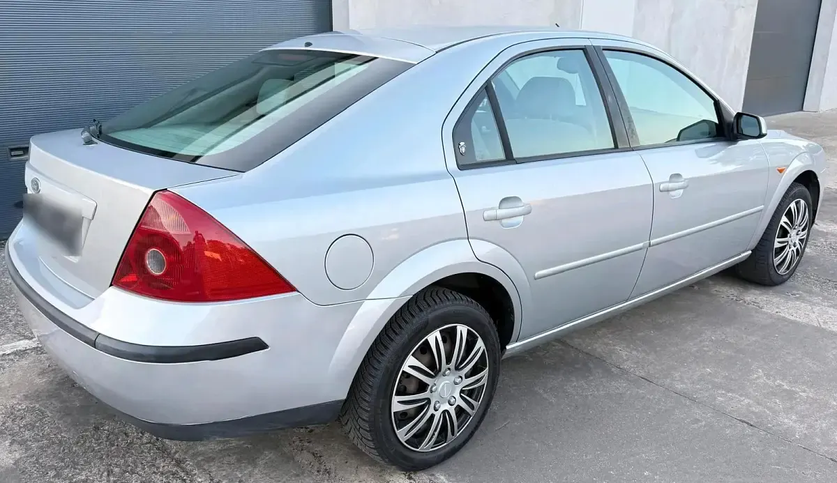 Gebraucht Ford Mondeo Ghia 145 PS (106 kW) 2001 Grau Limousine