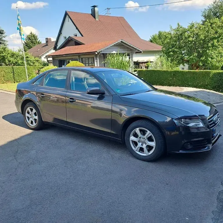 Gebraucht Audi A4 Attraction 120 PS (88 kW) 2011 Grau Limousine