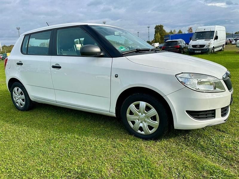 Weiß Gebraucht 2014 Skoda Fabia Active Kleinwagen | 2.900 € (Superpreis) - Bild 1/4