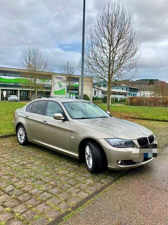 Silber Gebraucht 2011 BMW 325 Sport Line Limousine | 12.500 € (Guter Preis) - Bild 1/4