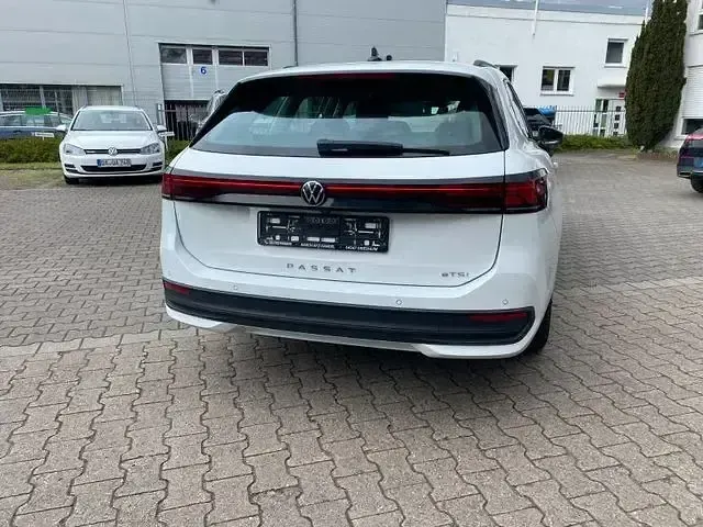 Gebraucht VW Passat Elegance 150 PS (110 kW) 2024 Grau Kombi