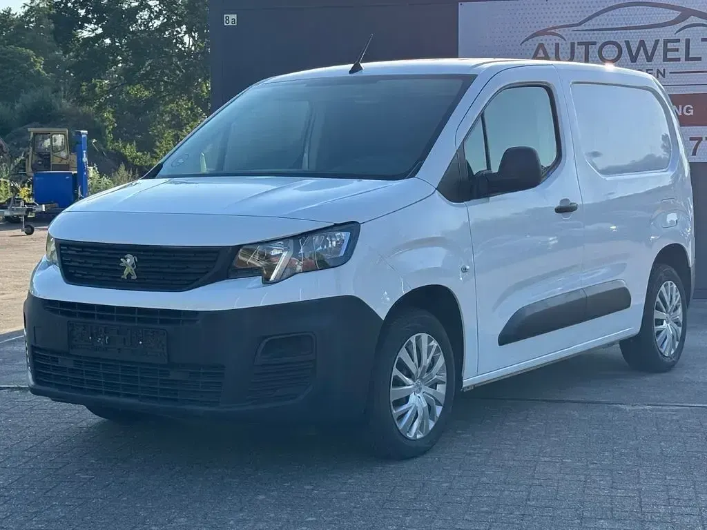 Gebraucht Peugeot Partner 102 PS (75 kW) 2020 Weiß Van / Kleinbus