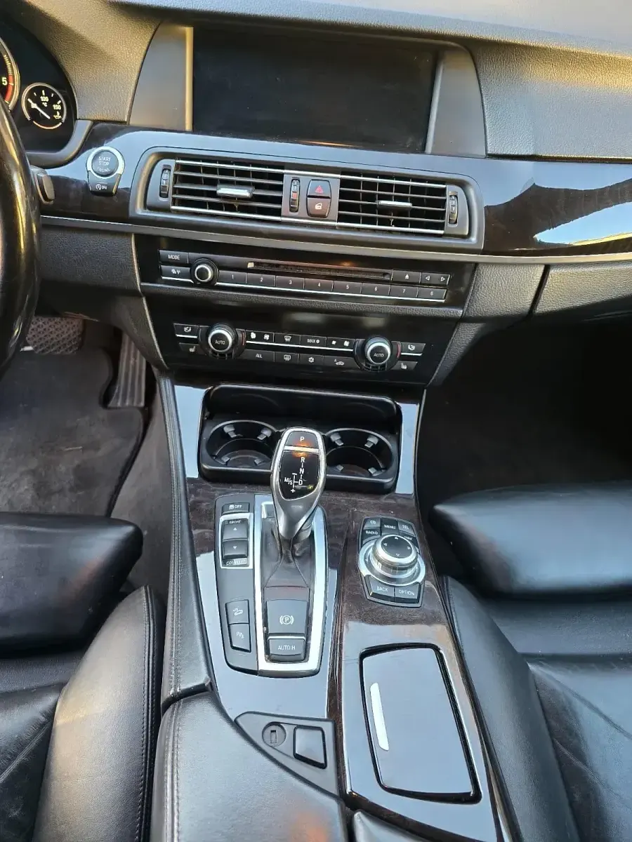 Używany BMW 530 258 KM (189 kW) 2011 Czarny Sedan/Limuzyna