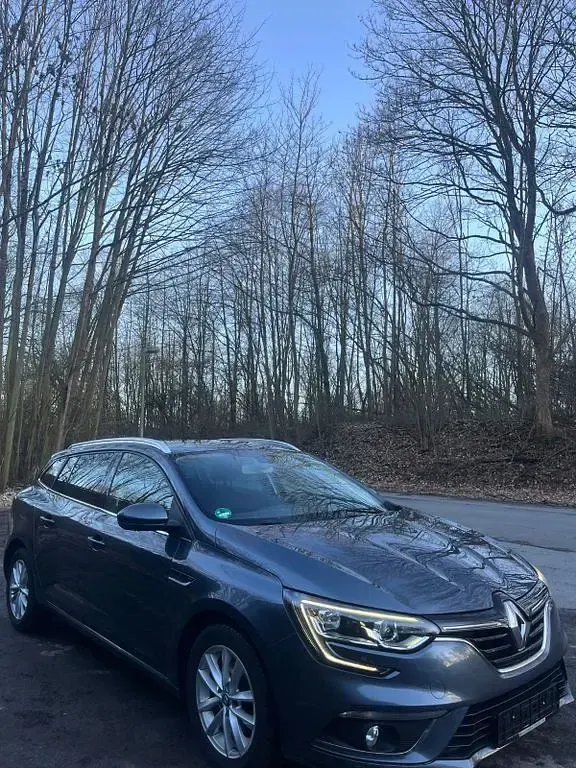 Gebraucht Renault Mégane IV Experience 132 PS (97 kW) 2017 Grau Limousine