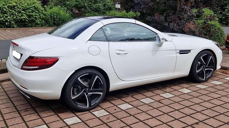 Weiß Gebraucht 2017 Mercedes SLC180 Cabrio | 17.900 € (Superpreis) - Bild 1/4