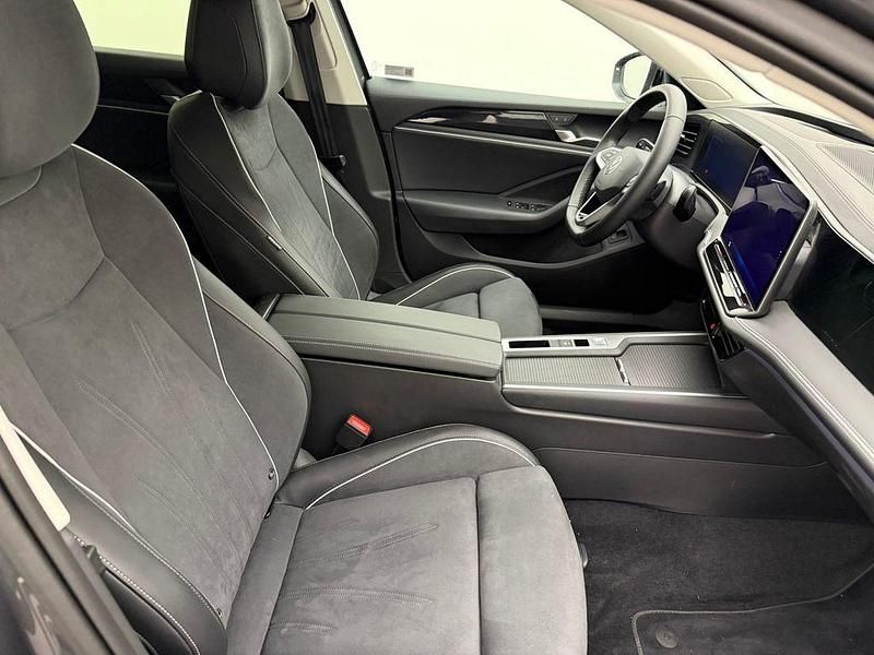 Gebraucht VW Passat Business 204 PS (150 kW) 2025 Grau Kombi