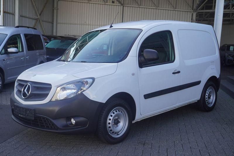 Weiß Gebraucht 2021 Mercedes Citan 108 Van / Kleinbus | 11.999 € (Fairer Preis) - Bild 1/4