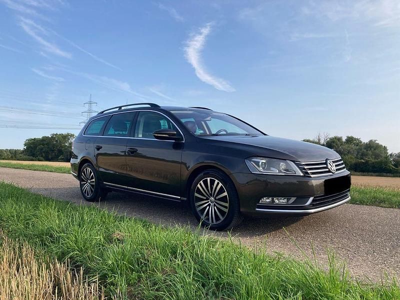 Braun Gebraucht 2013 VW Passat Highline Kombi | 7.000 € (Fairer Preis) - Bild 1/4