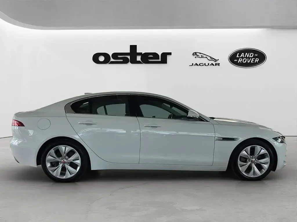 Używany Jaguar XE S 250 KM (183 kW) 2020 Biały Sedan/Limuzyna