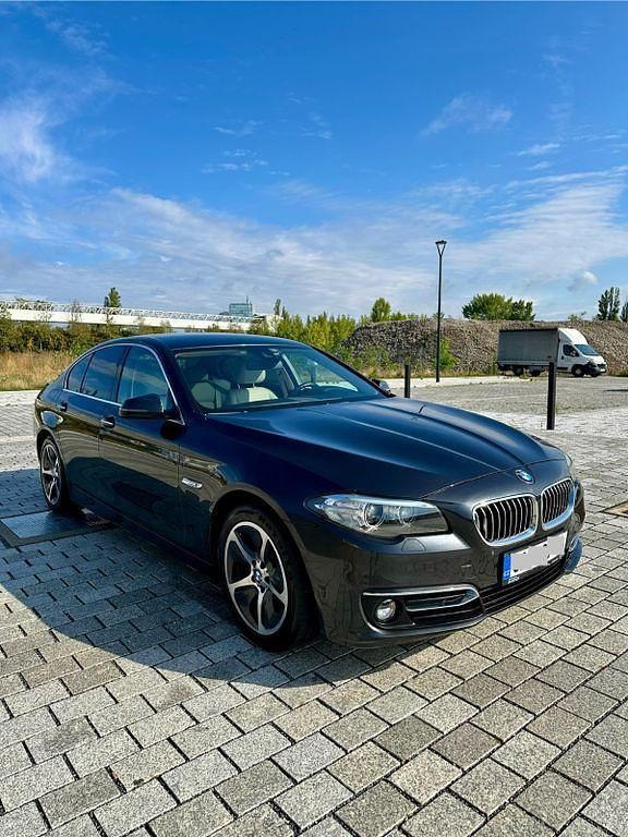 Grau Gebraucht 2015 BMW 520 Luxury Line Limousine | 15.500 € (Fairer Preis) - Bild 1/4