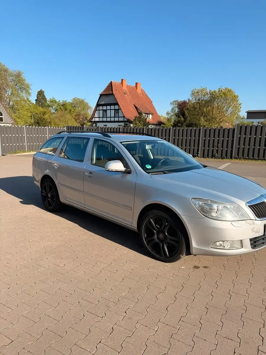 Gebraucht Skoda Octavia 140 PS (102 kW) 2012 Silber Kombi