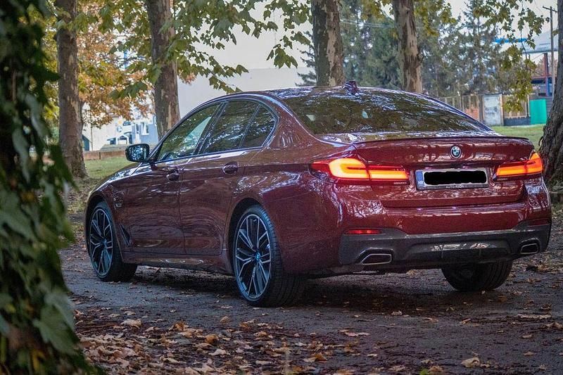 Gebraucht BMW 545e Performance 394 PS (289 kW) 2021 Rot Limousine