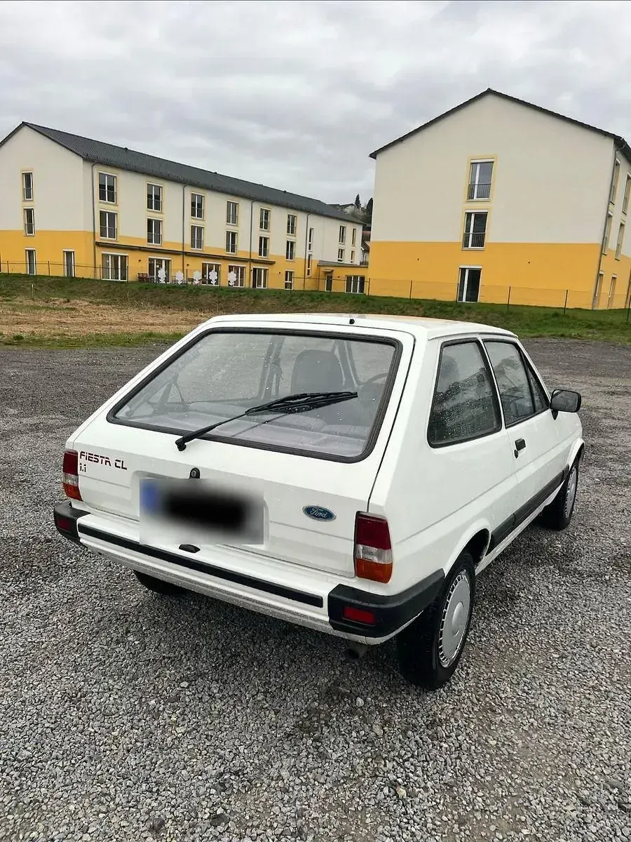 Gebraucht Ford Fiesta 39 PS (28 kW) 1987 Weiß Kleinwagen