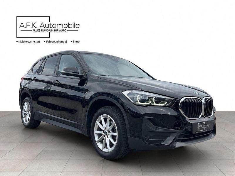 Schwarz Gebraucht 2022 BMW X1 Performance SUV | 23.990 € (Fairer Preis) - Bild 1/4