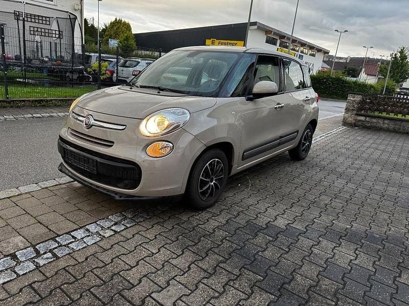 Beige Gebraucht 2013 Fiat 500L Pop Star Van / Kleinbus | 5.950 € (Superpreis) - Bild 1/4