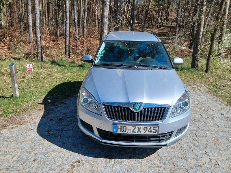 Gebraucht Skoda Roomster Plus Edition 75 PS (55 kW) 2011 Silber Van / Kleinbus