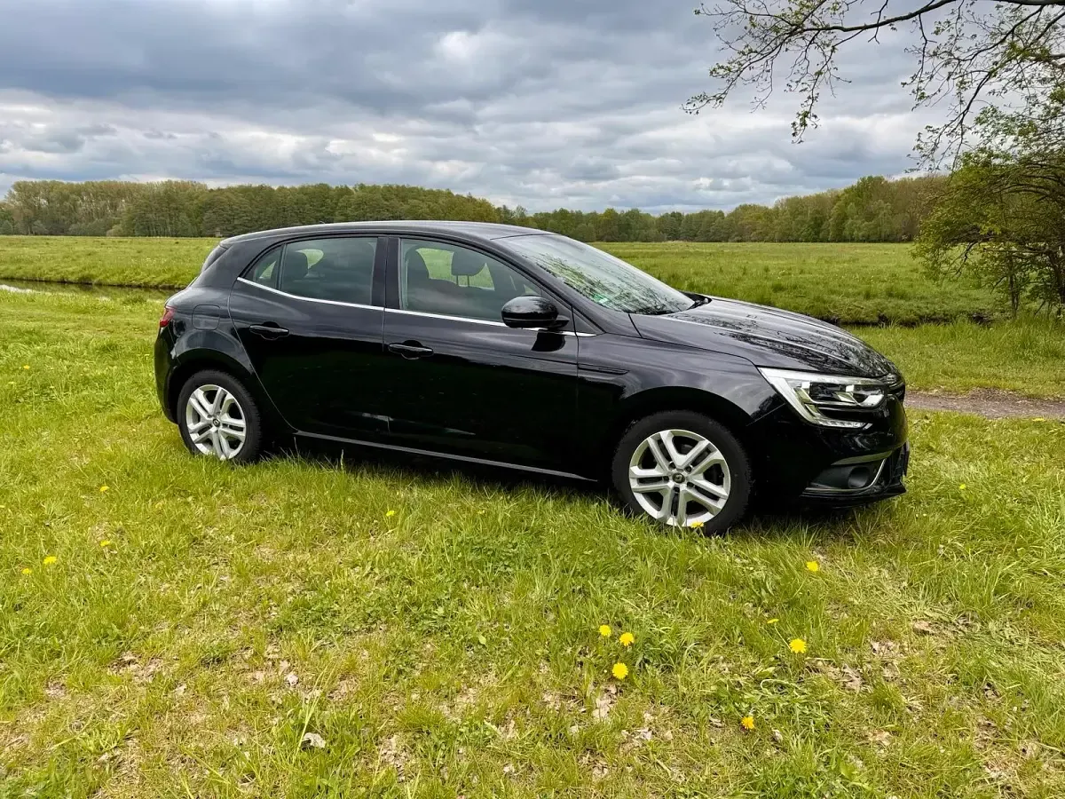 Gebraucht Renault Mégane Experience 132 PS (97 kW) 2016 Schwarz Limousine