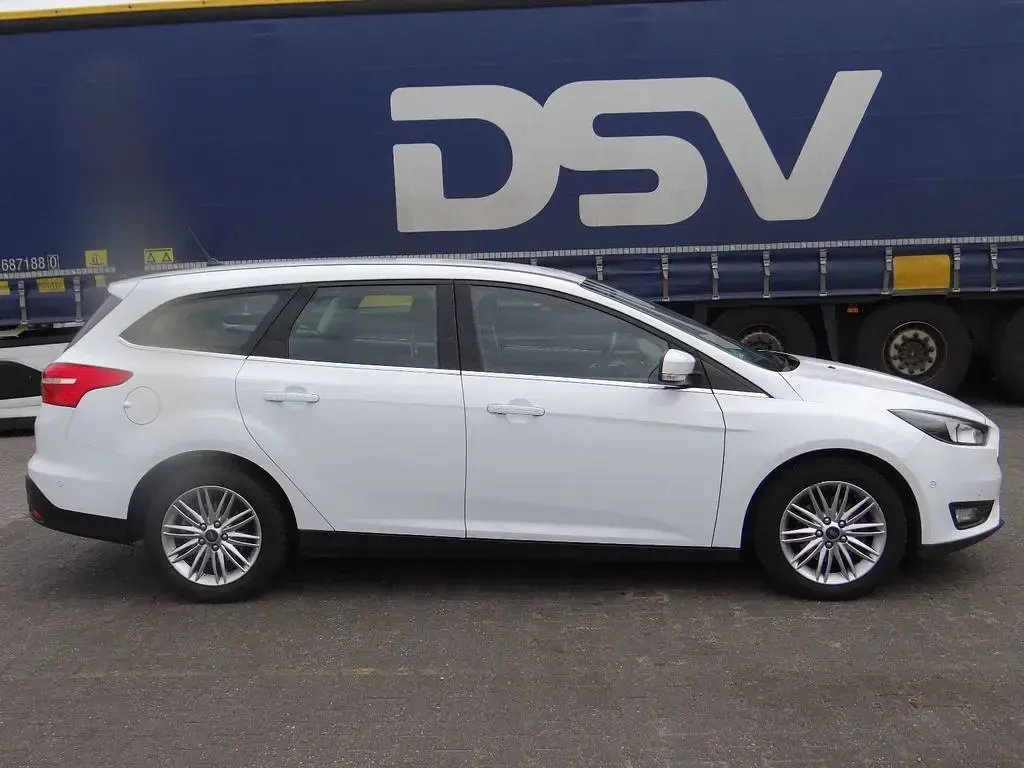 Gebraucht Ford Focus Cool & Connect 120 PS (88 kW) 2018 Weiß Limousine