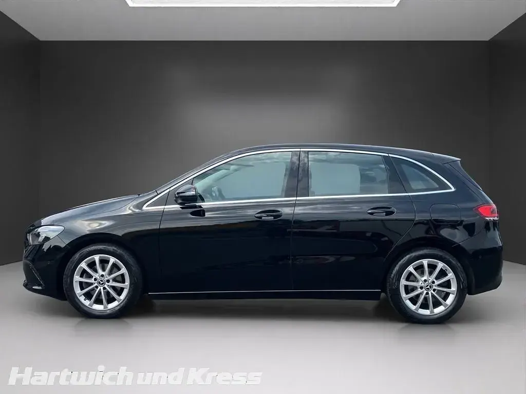 Gebraucht Mercedes B200 Progressive 163 PS (119 kW) 2022 Nachtschwarz  unilack Kleinwagen
