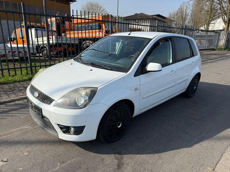 Gebraucht Ford Fiesta 80 PS (58 kW) 2008 Weiß Kleinwagen