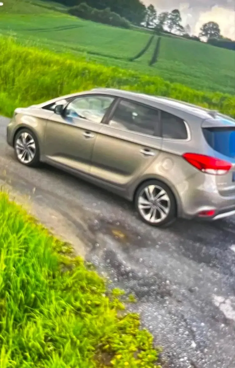 Gebraucht Kia Carens 141 PS (103 kW) 2018 Grau Van / Kleinbus