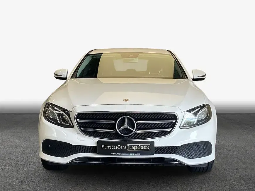 Gebraucht Mercedes E300 Avantgarde 306 PS (225 kW) 2019 Weiß Limousine
