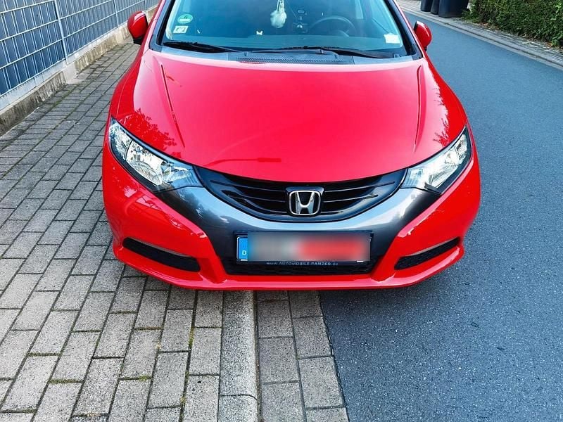 Rot Gebraucht 2012 Honda Civic Limousine | 6.000 € (Etwas zu teuer) - Bild 1/4