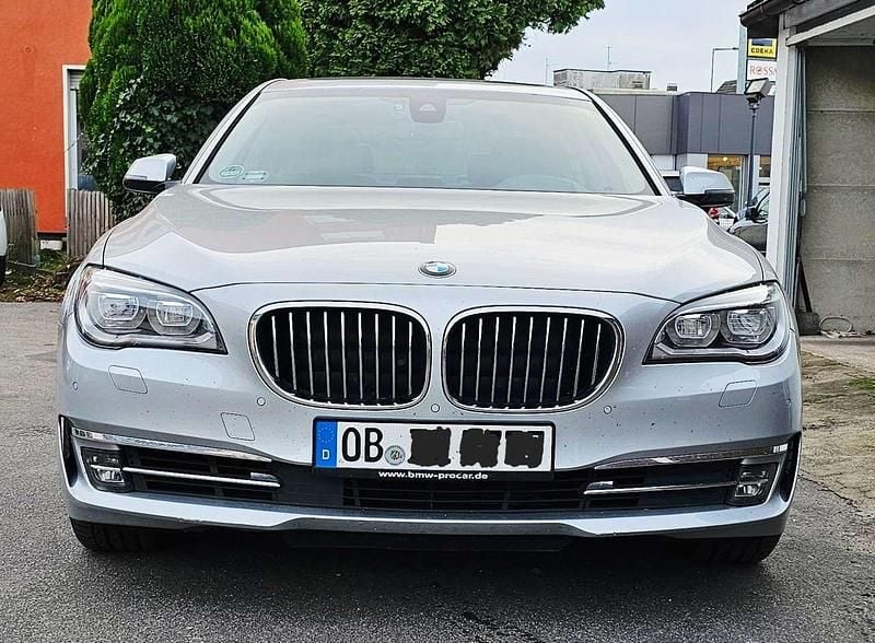 Gebraucht BMW 740 Exclusive 313 PS (230 kW) 2014 Silber Limousine