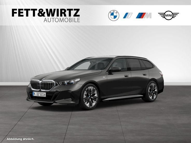 Sophistograu brillanteffekt Gebraucht 2024 BMW 520 M Sport Kombi | 51.490 € (Fairer Preis) - Bild 1/3