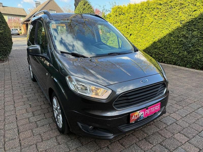 Gebraucht Ford Tourneo Courier Titanium 101 PS (74 kW) 2016 Grau Van / Kleinbus