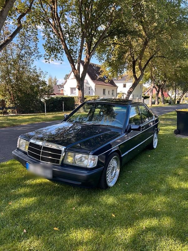 Blau Gebraucht 1990 Mercedes 190 Limousine | 6.700 € - Bild 1/4