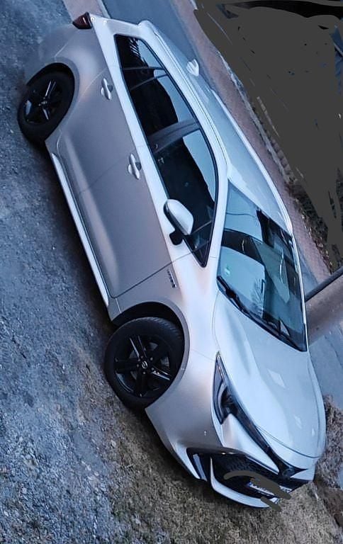 Silber Gebraucht 2022 Toyota Corolla Team Limousine | 21.600 € (Guter Preis) - Bild 1/4