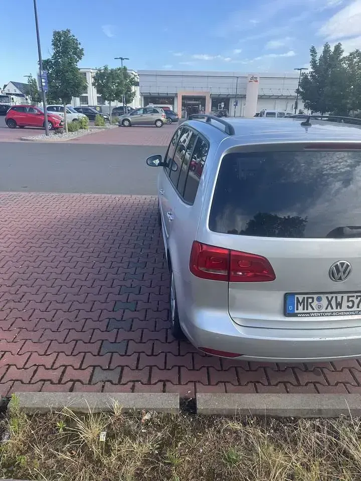 Gebraucht VW Touran Comfortline 140 PS (102 kW) 2012 Grau Van / Kleinbus