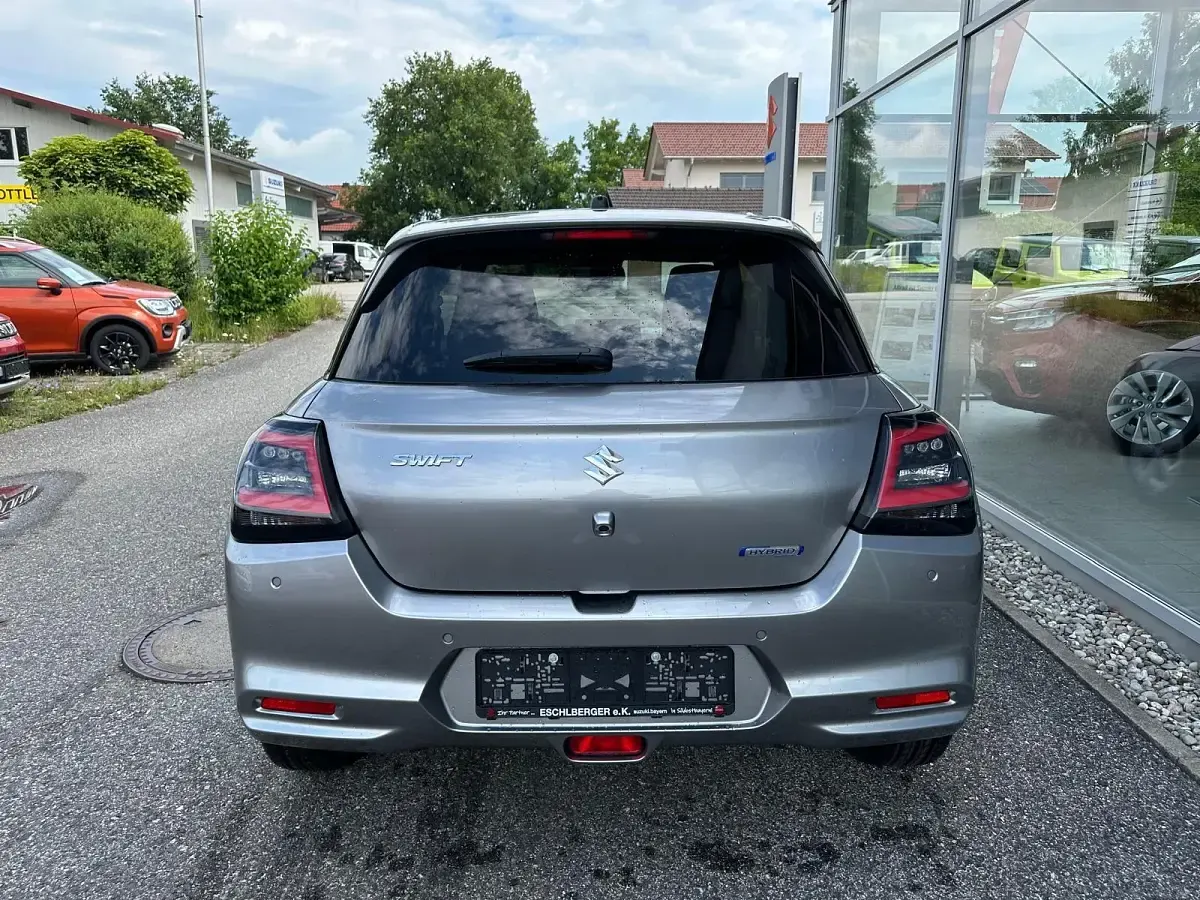 Neu Suzuki Swift Comfort 83 PS (61 kW) 2026 Premium silber metallic Kleinwagen