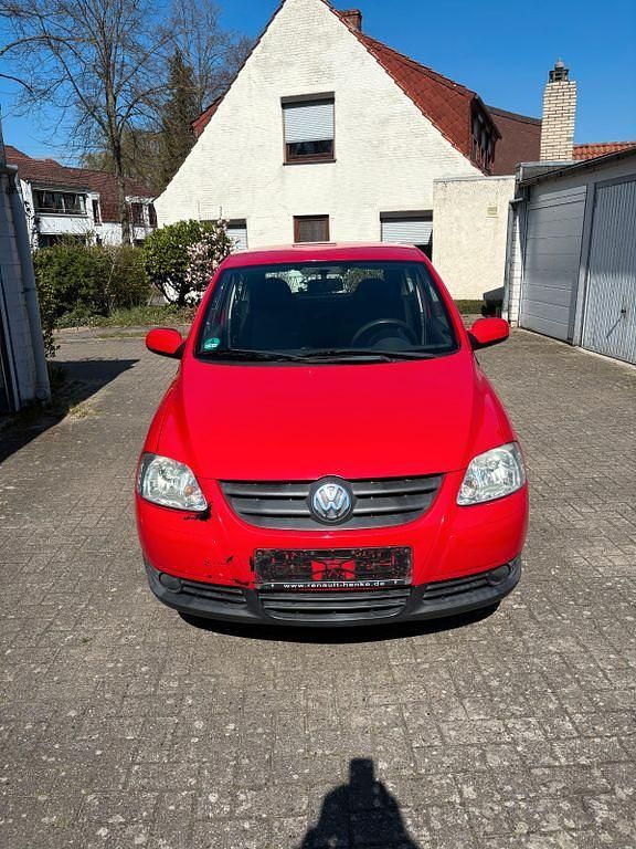 Rot Gebraucht 2007 VW Fox Kleinwagen | 1.250 € (Fairer Preis) - Bild 1/4