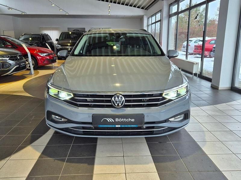 Gebraucht VW Passat Business 200 PS (147 kW) 2022 Mondsteingrau Kombi