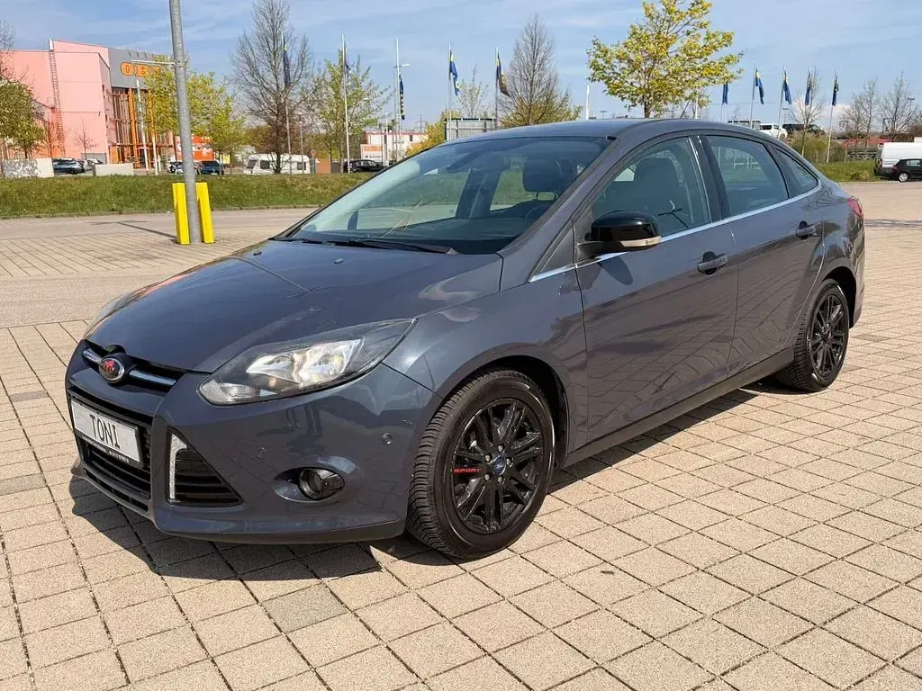 Second-hand Ford Focus Titanium 150 CP (110 kW) 2011 Maro Berlinǎ
