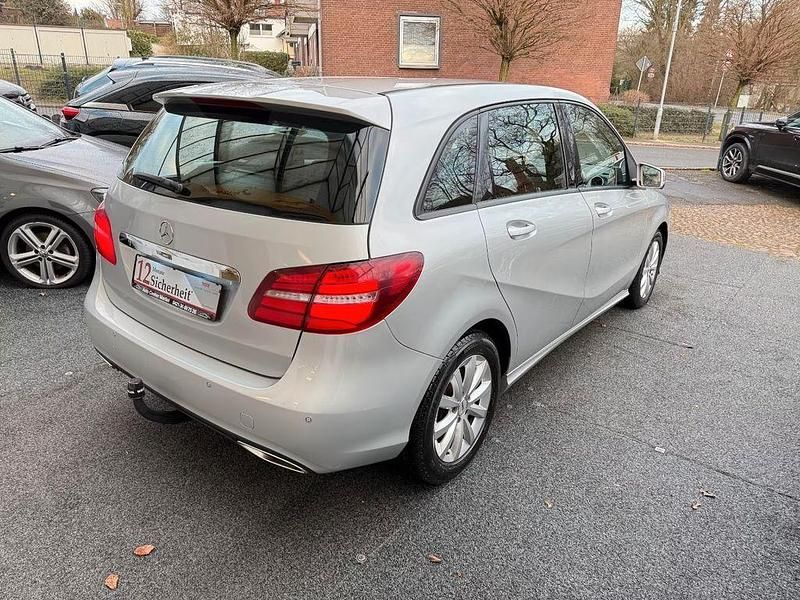 Gebraucht Mercedes B220 177 PS (130 kW) 2015 Silber Van / Kleinbus
