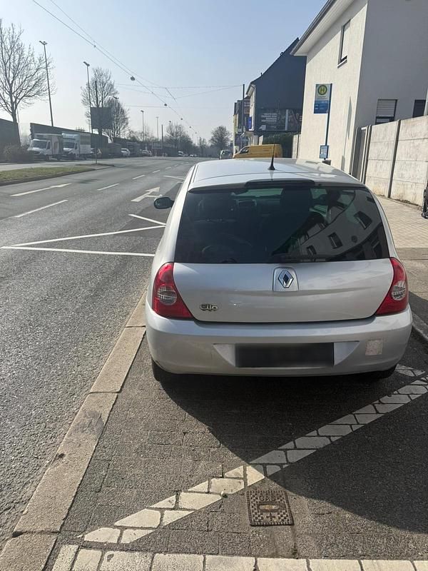 Gebraucht Renault Clio II 85 PS (62 kW) 2008 Kleinwagen