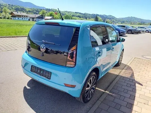 Second-hand VW up! Style 65 CP (47 kW) 2024 Albastru Hatchback
