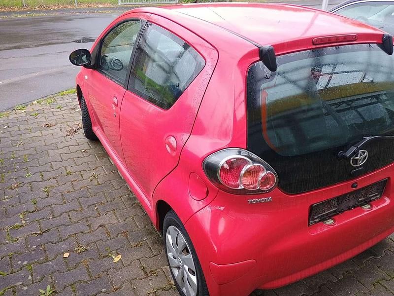 Gebraucht Toyota Aygo Cool 68 PS (50 kW) 2012 Fire red Kleinwagen