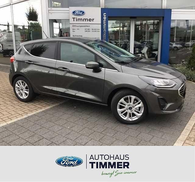Grau (magnetic metallic) Gebraucht 2023 Ford Fiesta Titanium Kleinwagen | 16.980 € (Etwas zu teuer) - Bild 1/4