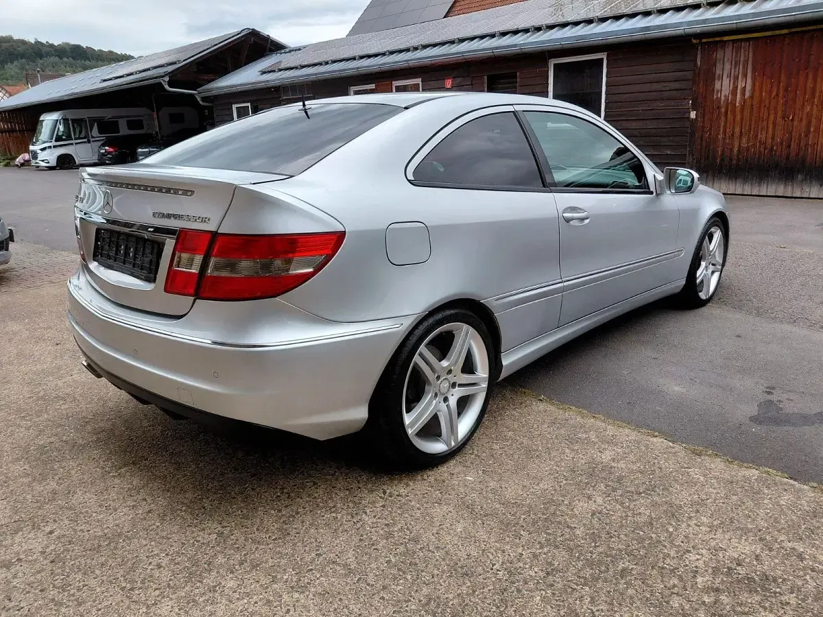 Gebraucht Mercedes CLC180 143 PS (105 kW) 2009 Silber Coupé