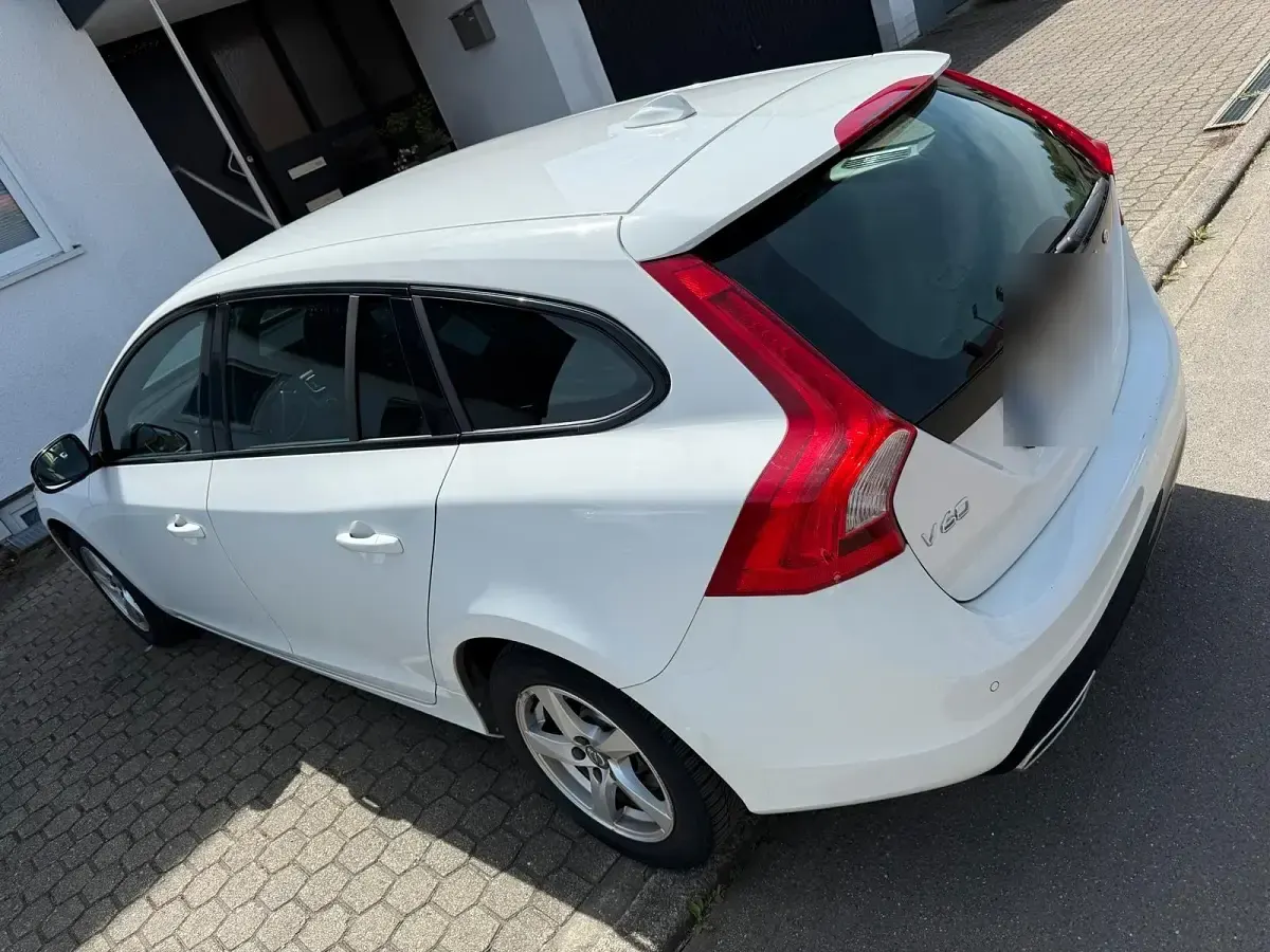 Używany Volvo V60 136 KM (100 kW) 2017 Biały Kombi