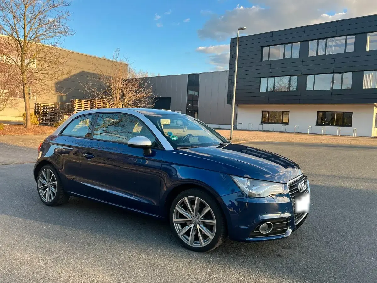 Gebraucht Audi A1 Exclusive 105 PS (77 kW) 2011 Blau Kleinwagen